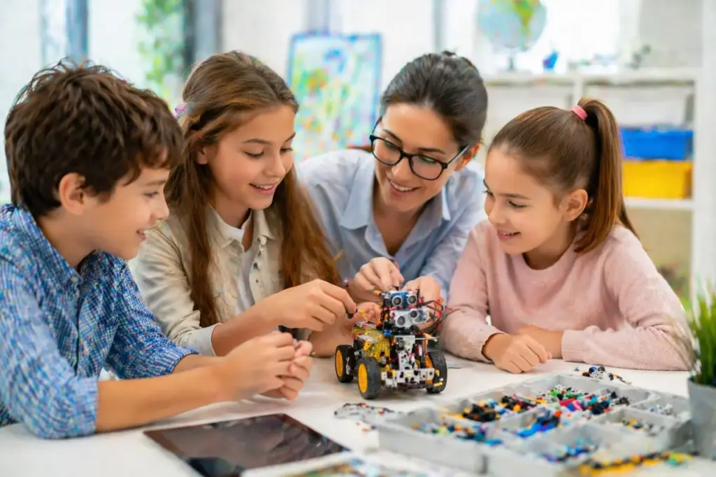 Laboratorio STEM con bambini e insegnante